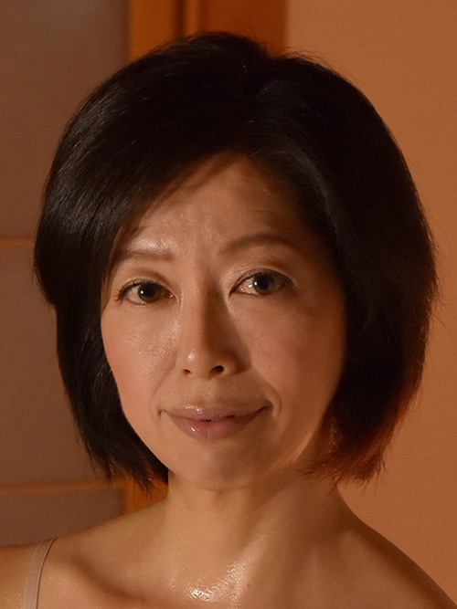 かえで〈54歳〉厚い唇