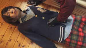 腹パンチにうずくまる女の姿 辻本りょう編