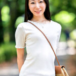 旦那とのマンネリSEXはもう嫌！激しいプレイを求めるスレンダー妻と中出し性交！