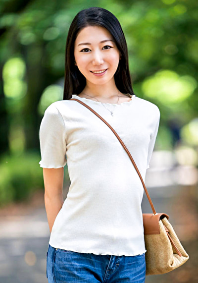 旦那とのマンネリSEXはもう嫌!激しいプレイを求めるスレンダー妻と中出し性交!