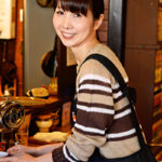 【スレンダー】喫茶店のママさん大喘ぎ