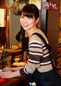 【スレンダー】喫茶店のママさん大喘ぎ