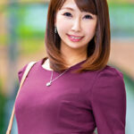 潮吹きまくりのイキまくり！セックス大好き美顔妻と同時イキ中出し性交