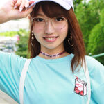 パンツは地味だけどスケベな貧乳美少女