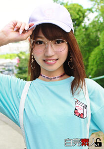 パンツは地味だけどスケベな貧乳美少女