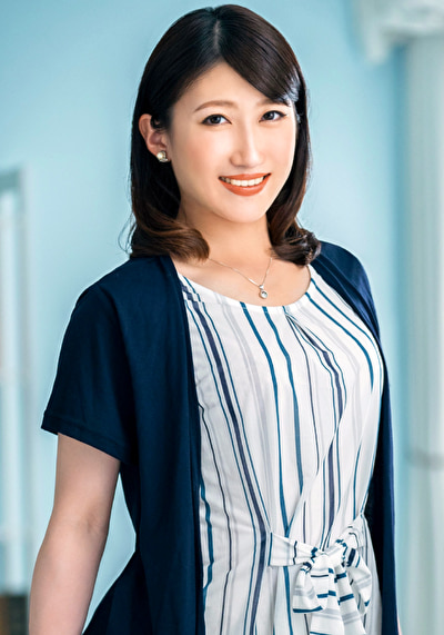 清楚に見えても頭の中はスケベなことばかり!卑猥なデカ乳首がチャームポイントの巨根好き妻と種付セックス!