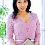 見目麗しいエレガントなド淫乱五十路妻と中出しセックス！