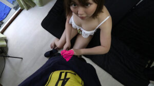 元サイ○リヤ店員のベランダで手コキフェラ顔射（葵）