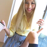 エッチで敏感体質なスレンダー金髪ギャルと3P