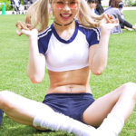 敏感パイパンスレンダーギャルと中出し3P