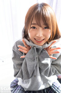 S-Cute まお（21） M字で潮吹く制服娘に顔射SEX