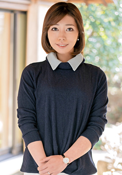 ガチガチに緊張しているスレンダー奥様は少し触れただけで愛液を垂れ流すほどの敏感ボディ!緊張も吹き飛び中出しSEXに本気イキ!