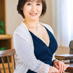 興奮してどんどん濡れて来ちゃう･･･下着にくっきりエロ汁跡が！五十路妻の欲望を満たす濃密ナマ中出し性交！！