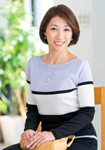 潮吹きパイパン妻 パンストで手首拘束され大興奮！膣奥突かれて歓喜イキ！浮気棒に爆突きされて中出しSEX！