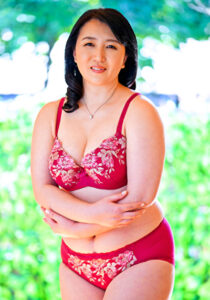 ベロキス大好き！エロ舌絡ませ大好物のメガネ男子をつまみ食い！「中にちょうだい！」と中出しを強請る五十路痴女！