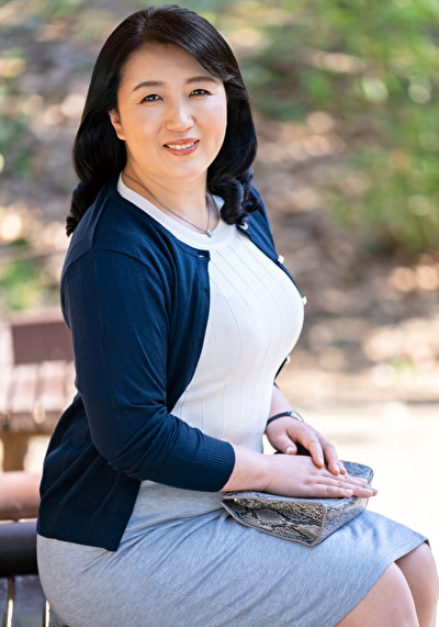 豊満五十路妻は肉欲モンスター！？たわわに実った乳房と大きなお尻で他人棒と戯れるスキモノ奥様に特濃ザーメンを膣内大量発射！！