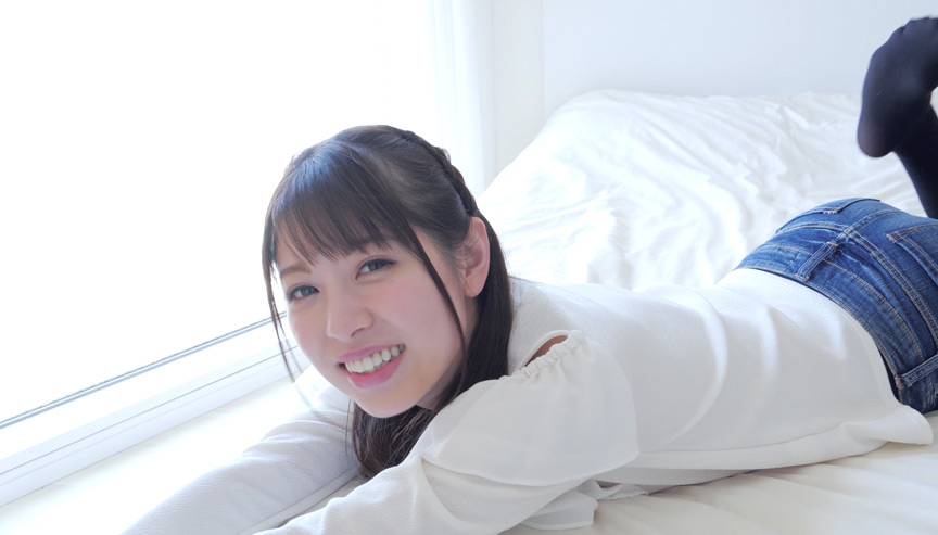 大人気女優あおいれなチャンの足裏~脇くすぐり!