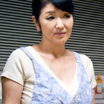 美都子（52歳）告白で振られた息子を慰めて･･･