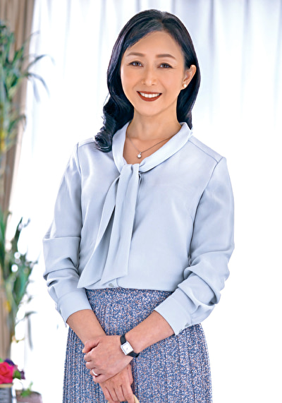 多趣味な五十路妻のお戯れ 貪欲に高みを目指しいままでに味わったことのないエクスタシーに失神寸前 中出し懇願同時イキSEX!