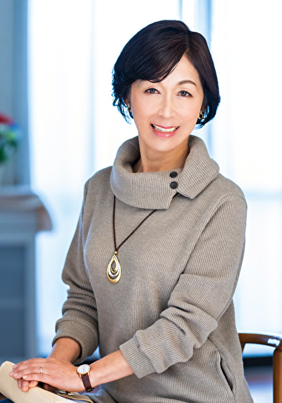 オナニーのしすぎ!?クリトリスが大きいんです・・・と恥ずかしそうに話す五十路妻。息子が巣立って時間を持て余しオナニーに没頭するも足りずに他人棒に手を出す53歳。