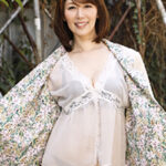 翔田千里【露出プレイで絶頂するドMな美熟女】