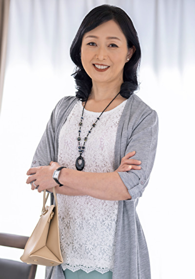 旦那とすれ違いの生活でセックスレス まだまだ躰が疼く五十路妻の期待に応えてガツガツピストンでどっぷり中出しセックス!