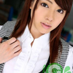 年若いOLが制服姿のまま職場で中年オヤジにセックスさせて悦びまくって大変ですっ！