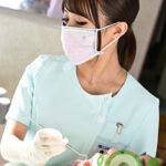 歯科衛生士のお姉さんに誘惑されて待合室でエッチしちゃいましたぁ～！！