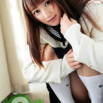 大きな瞳が魅力的な制服姿の美少女をホテルに招いて●ラセテもらいましたぁ！！