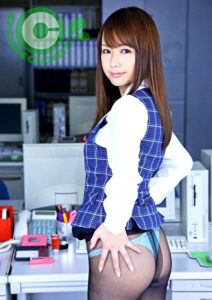 遊んでそうなOLサンの制服姿に萌えながらオフィスでファックしまくりましたぁ～！！