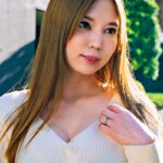 色白爆乳で巨尻な美人妻！困惑するけどSEXはしちゃう押しに弱いタイプ！？