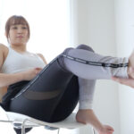 大人気女優きみと歩実ちゃんの足裏くすぐり動画！