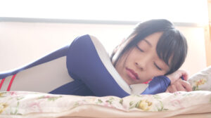 南梨央奈チャンが囚われの身で拘束くすぐり！