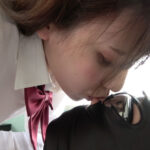 竹内夏希チャンの制服での濃厚なツバベロプレイ！