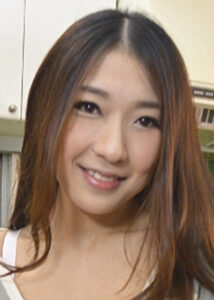 香椎りあ【ルームメイトを誘惑する美巨乳お姉さん】