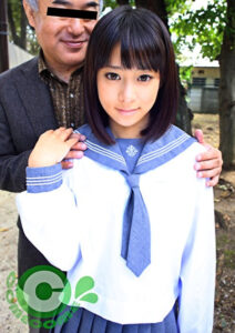 エッチな制服美少女がオジサンにお股をおっ拡げてカチカチ中年チ○ポを膣奥まで咥え込み、飢えてる激しいピストン挿入を受け止めるセックス！