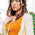 透ける黒ストと爆乳が男を誘う。あどけない顔とは裏腹な性欲！