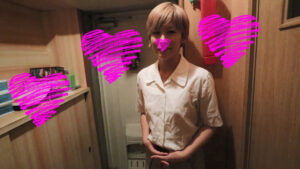 美容師と玄関で即手コキ抜き顔射（黒多エイミ）