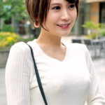 小動物系のショートカット美女。スレンダー巨乳な奥様は清楚なフリしてドエロでした！