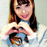 笑顔がステキなスレンダー美女。こう見えて年上男性がめっちゃ好きな甘えん坊女子大生！Y字開脚がスゴいことに！