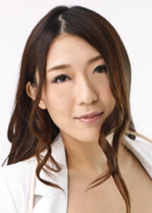 香椎りあ【夜になると豹変するクール美人女医】