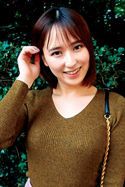 Gカップメロン乳の持ち主！可愛いのに手マンした指をペロペロ舐めてくれる尽くす系女子大生！