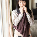 S-Cute ももか（20） パンツに染みを作るのが得意な制服娘とH