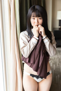 S-Cute ももか（20） パンツに染みを作るのが得意な制服娘とH