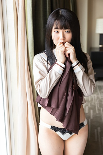 S-Cute ももか(20) パンツに染みを作るのが得意な制服娘とH