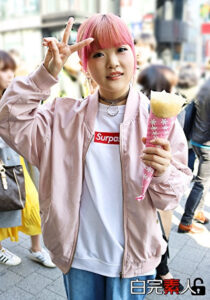 お金に困っている家出ギャルを救済SEX