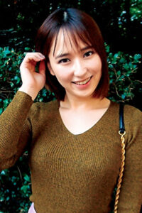 Gカップメロン乳の持ち主！可愛いのに手マンした指をペロペロ舐めてくれる尽くす系女子大生！