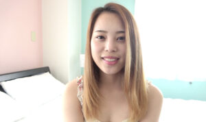 激カワ美女 森山なつかチャンのアメ舐め＆ローター攻め