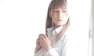 紺野ひかるチャンのおっぱい・脇・おへそくすぐり！