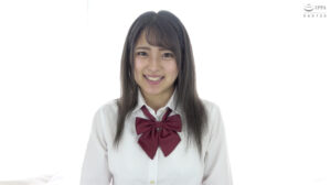 大人気女優 渚みつきチャンの制服ギリギリグラビア！